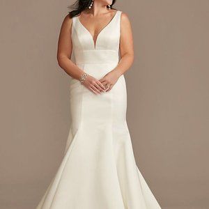 NEW Satin Plunge Mermaid Wedding Dress with Buttons